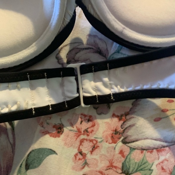 NWT Victoria Secret Women’s Swimwear Bikini Top Size 32 B - Picture 8 of 15